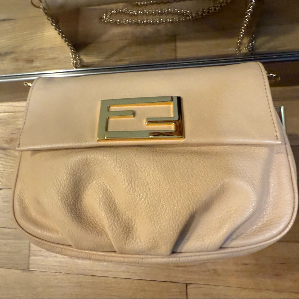 Fendi Beige Crossbody Bag with Gold Chain - Picture 4 of 17